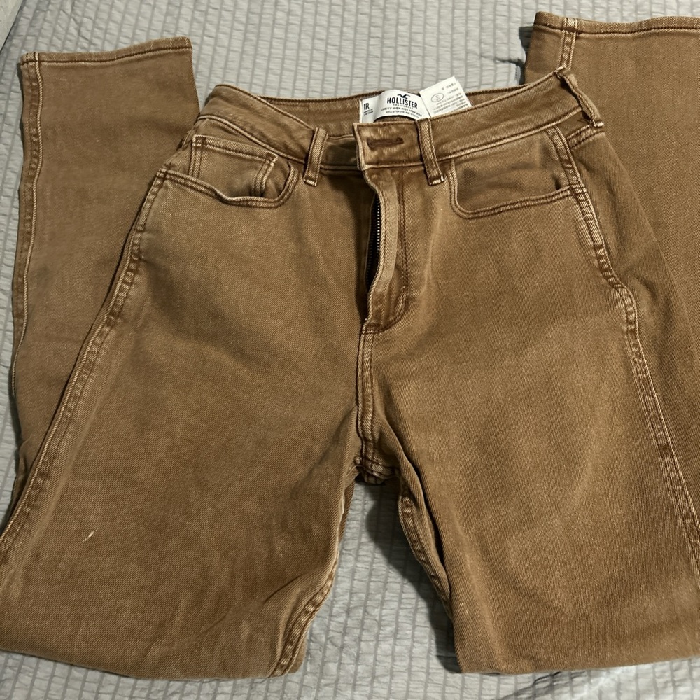Brown high-waisted skinny jeans